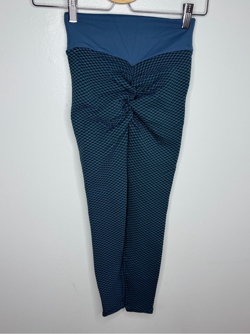 NWOT Blue Honeycomb Scrunch Butt Leggings S